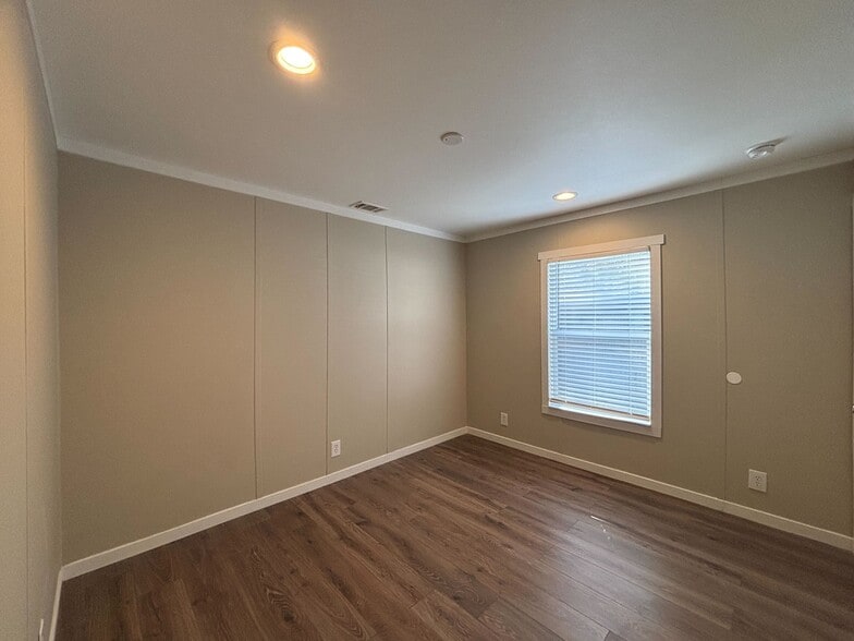 Building Photo - 231 Fryer St