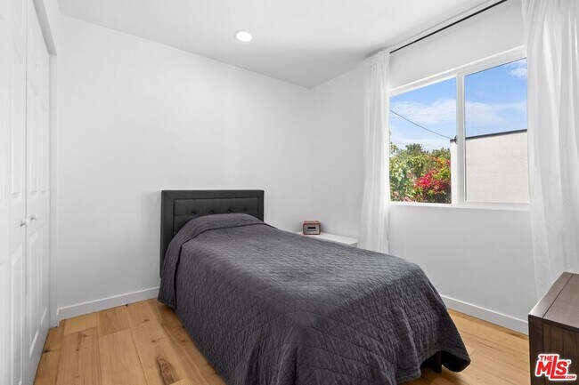 Building Photo - 3170 Glenmanor Pl
