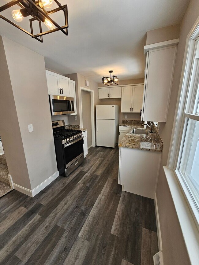 Building Photo - Beautiful Parma Heights 3 Bedroom