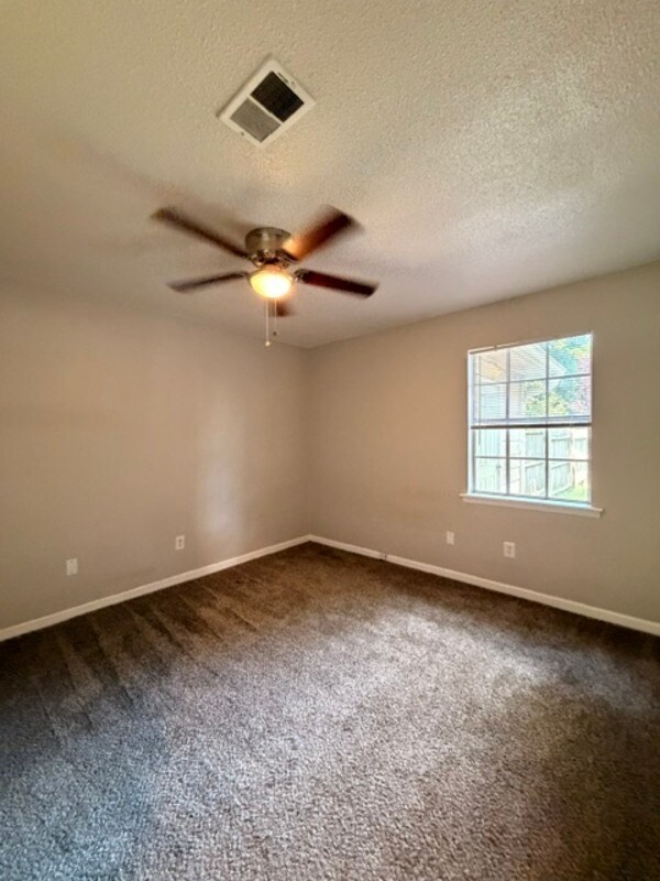 Building Photo - 2116 Greenoaks Rd