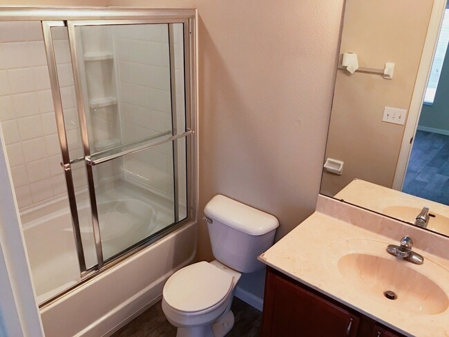 Building Photo - Beautiful 3 Bedroom 2 Bath for Rent in Spring Hill!