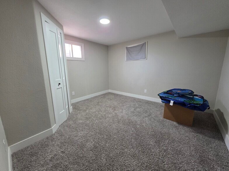 Building Photo - 2414 Carmel Dr