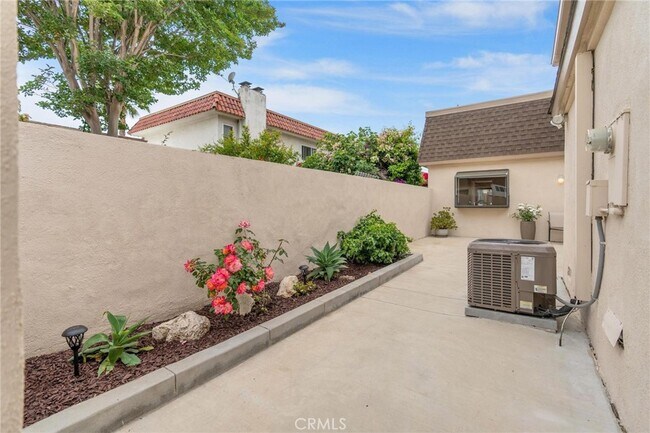 Building Photo - 13 Rockrose Way