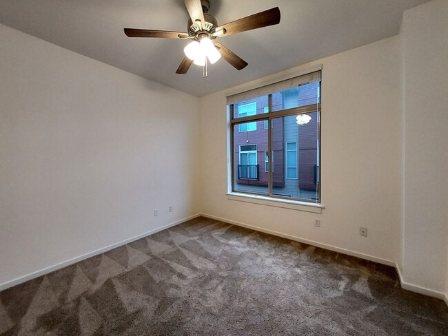 Building Photo - 2 Bed - 2 Bath Townhome in Downtown Tacoma!