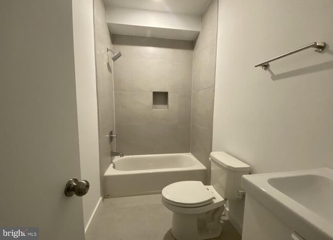 Building Photo - 4936 W Thompson St