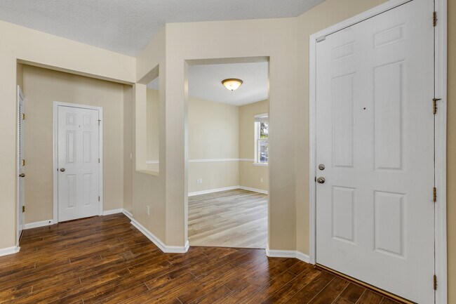 Building Photo - 627 Aeolian Dr