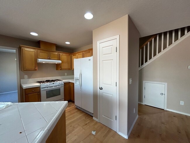 Building Photo - Gorgeous 4 Bed, 2.5 Bath House!