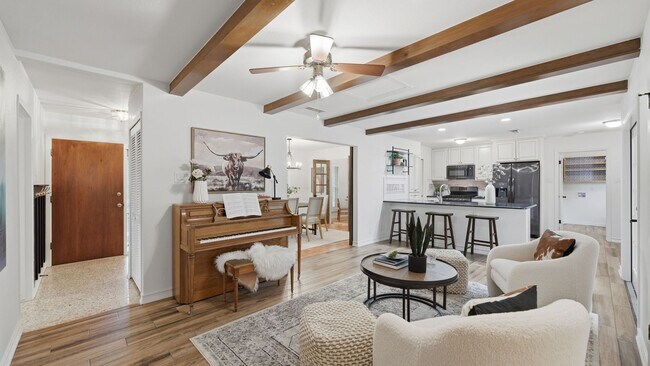 Building Photo - Beautiful Home on Nearly an Acre in Helotes with Pool, Office & No HOA