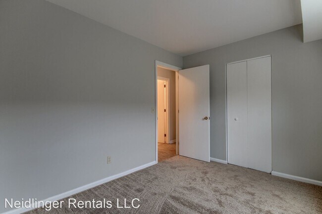 Building Photo - 555 Alison Dr