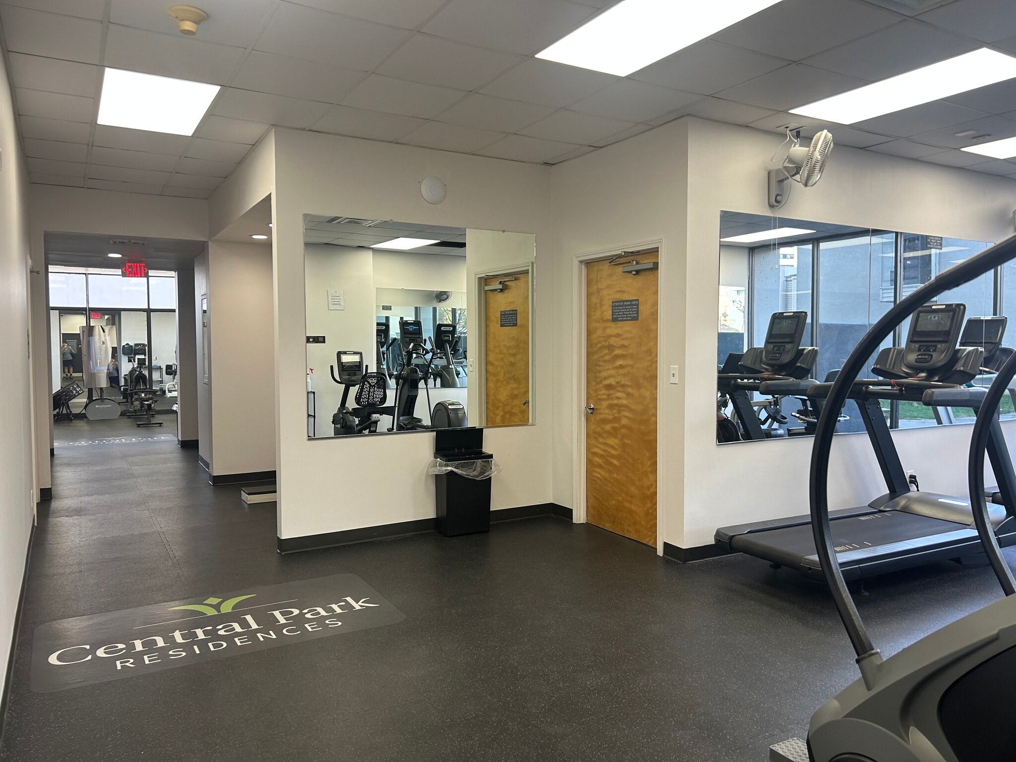 Building Photo - 410 W 7th St