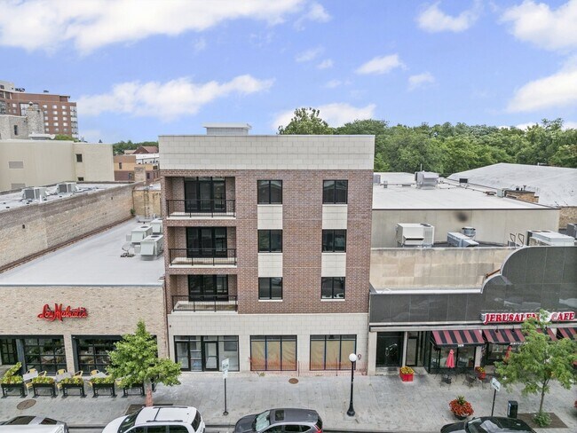 Building Photo - 1036 Lake St