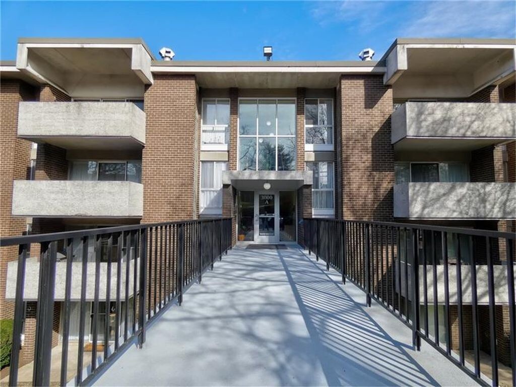 Outside of Building - 3405 Charlemagne Cir