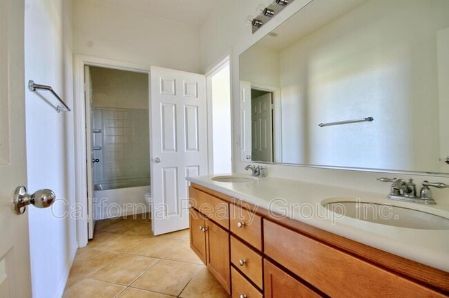 Building Photo - 34567 Spindle Tree St