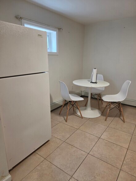 Building Photo - 456 Morse Ave