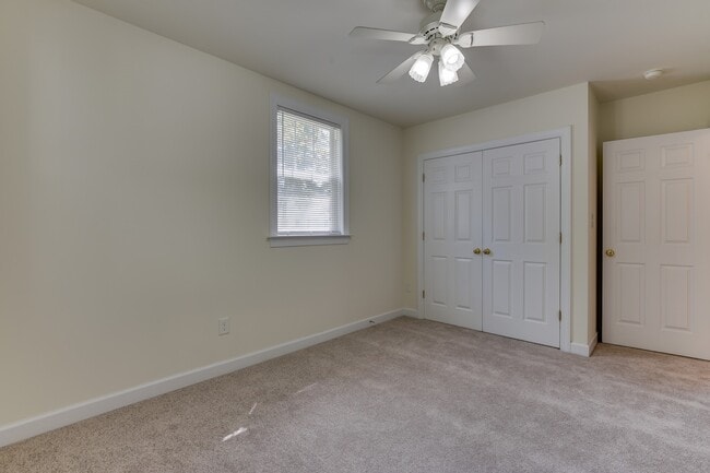 Building Photo - 955 Poquoson Ave