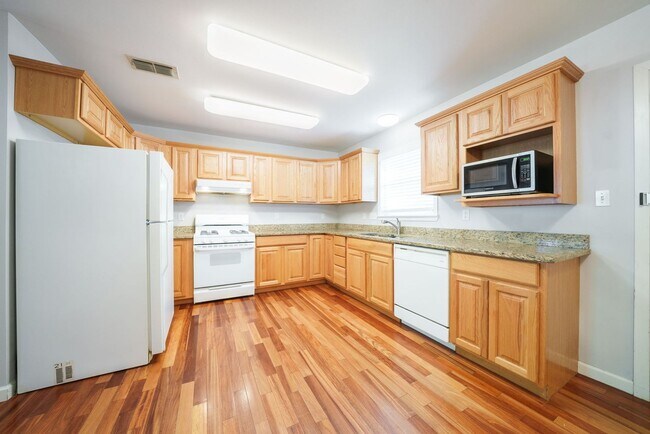 Building Photo - Central Austin charming 3 BR / 1 BA - Next...