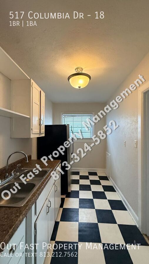 Building Photo - 517 Columbia Dr