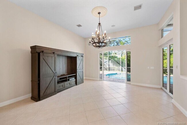 Building Photo - 511 SW Squire Johns Ln