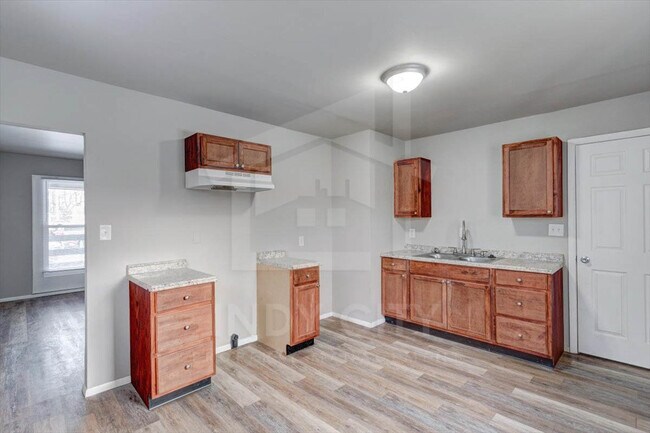 Building Photo - 750 S Dequincy St