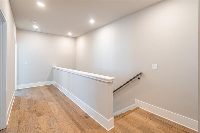 Building Photo - 6485 Halcyon Way