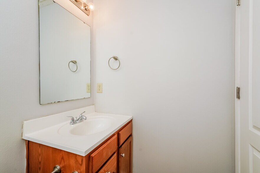 Building Photo - 10610 Crackling Dr