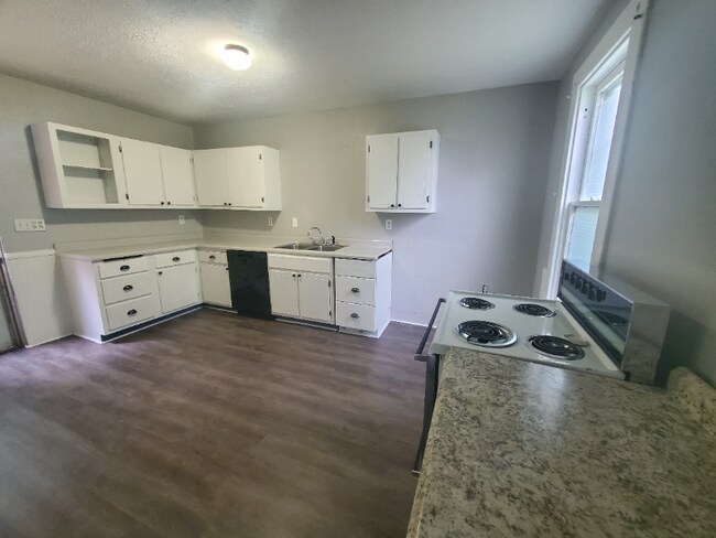 Building Photo - 20 Euclid St