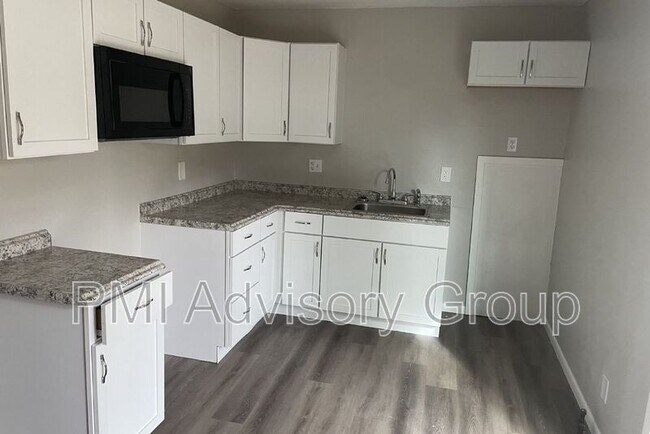 Building Photo - 602 SE 37th St