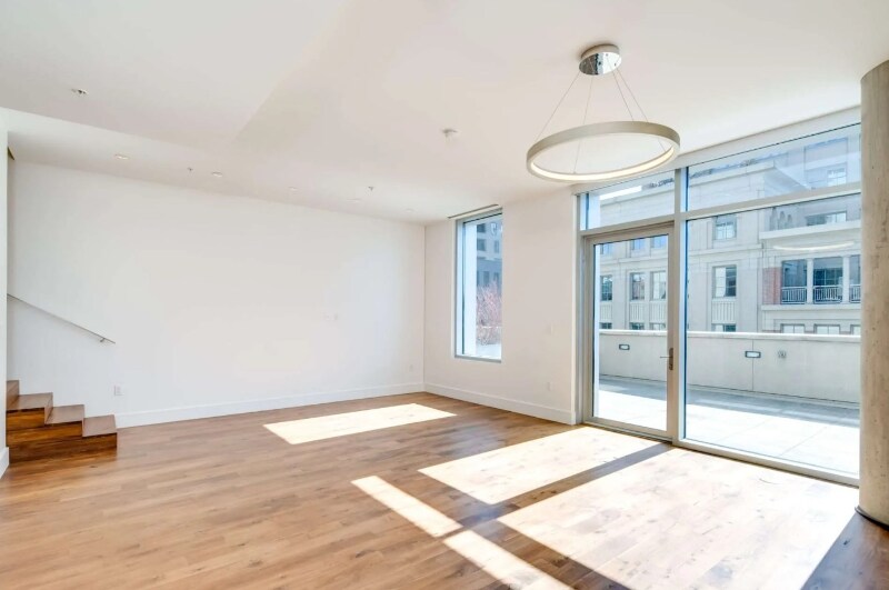 Building Photo - 1555 Blake St