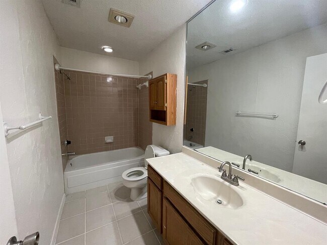 Building Photo - 2205 Prairie Creek Trail