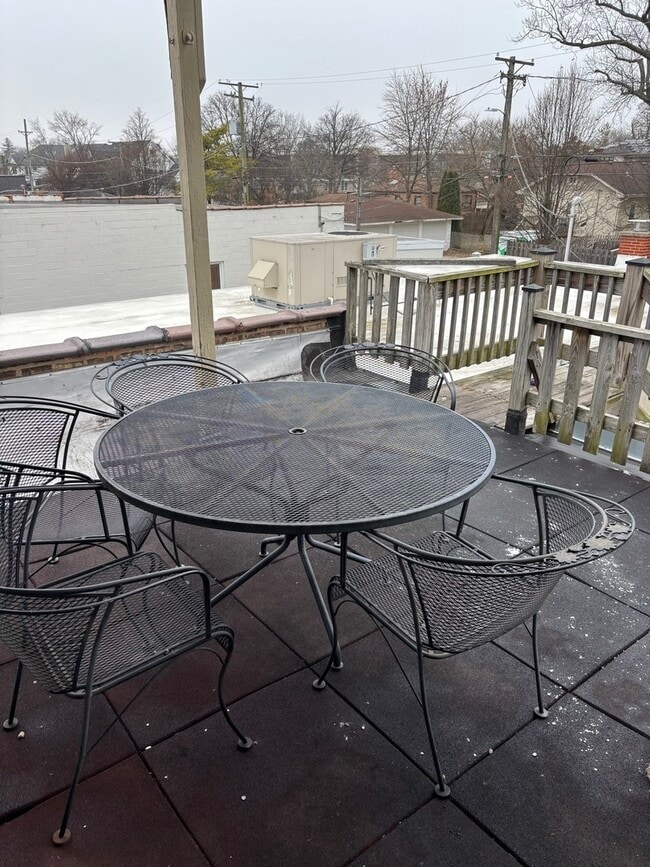 Building Photo - 500 Spring Rd