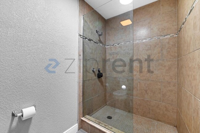 Building Photo - 3909 N Clearfield Ave