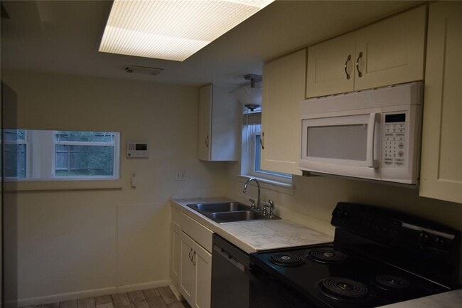 Building Photo - 3 W Woodtimber Ct