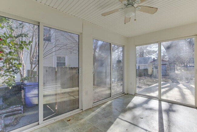 Building Photo - 407 Russell St