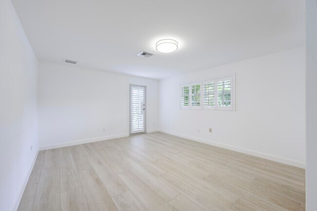 Building Photo - 336 Marlborough Pl