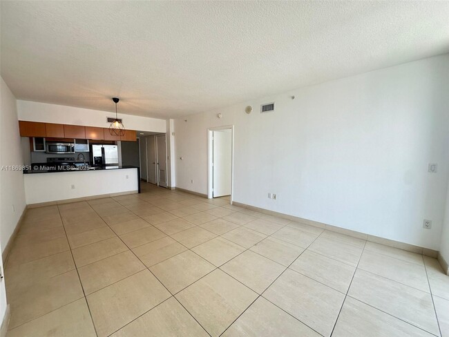 Building Photo - 1750 N Bayshore Dr