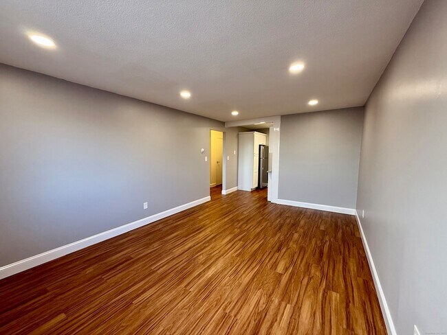 Building Photo - 1168 Main St