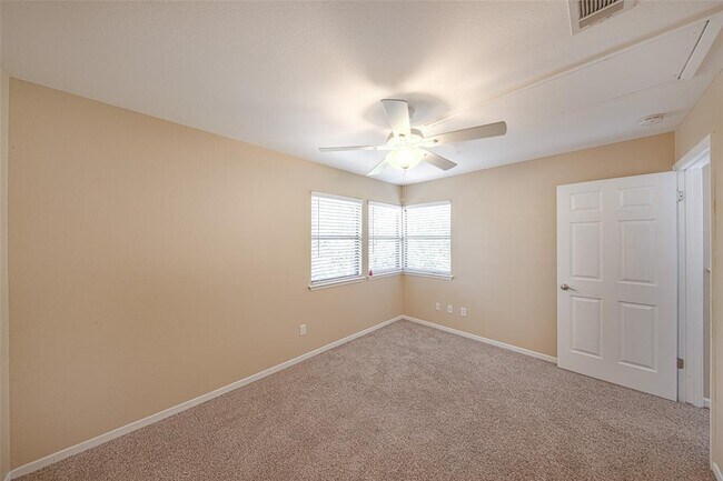 Building Photo - 49 Sawmill Grove Ln