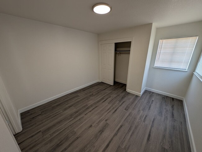 Building Photo - Spacious 2-Bedroom, 2.5-Bathroom Home on Q...