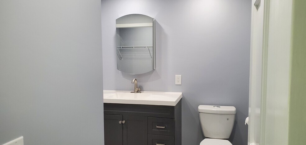 bathroom 1 - 2014 US Route 3