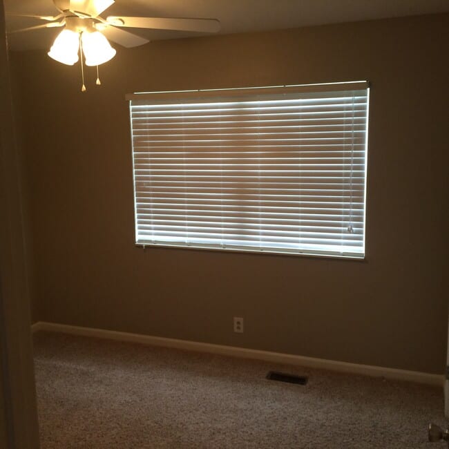 Building Photo - 1413 Autumn Knoll Rd