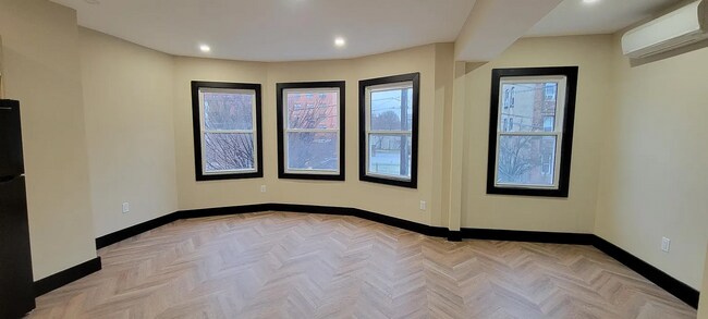 Building Photo - 285 Monticello Ave