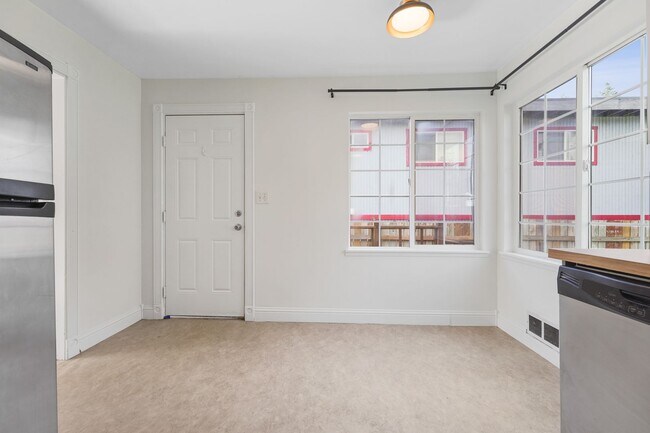 Building Photo - Impressive Home - Remodeled throughout!