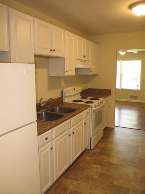 Building Photo - 60 Caroline Ave