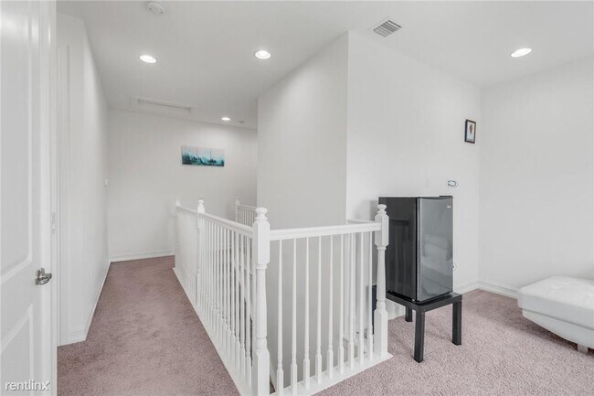 Building Photo - 3 br, 2.5 bath Townhome - 10015 Akenside Dr