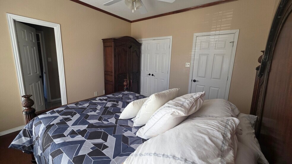 Building Photo - 500 Brooks Ct