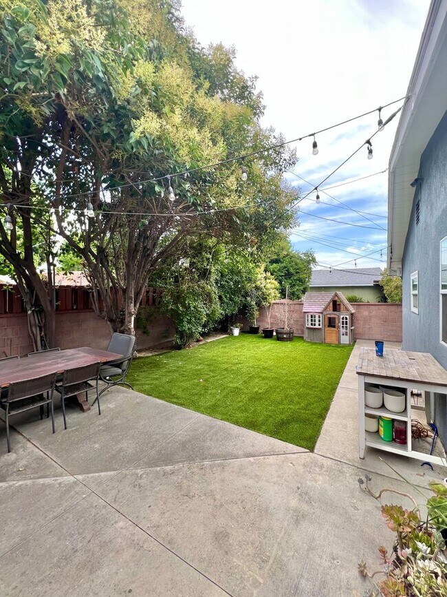 Building Photo - Spacious Remodeled Home Near El Dorado Park