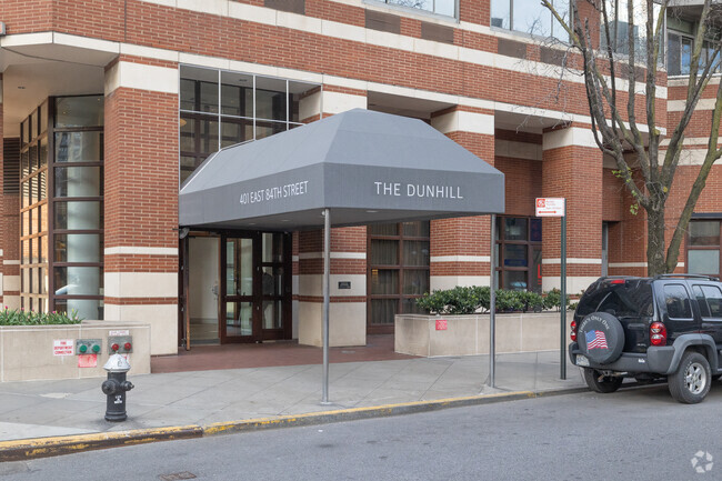Building Photo - The Dunhill