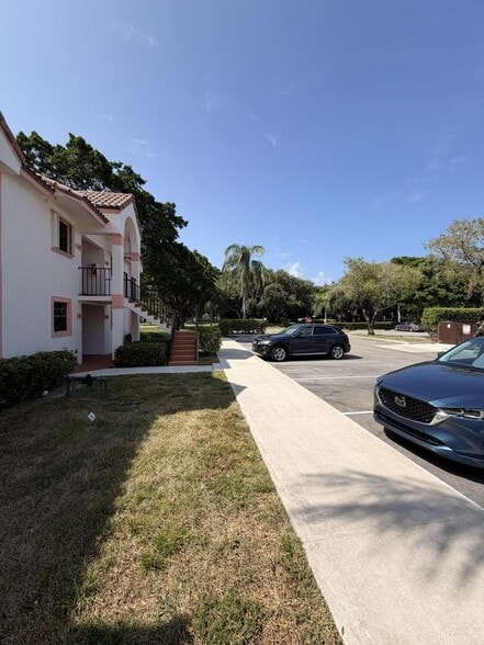 Building Photo - 301 Norwood Terrace
