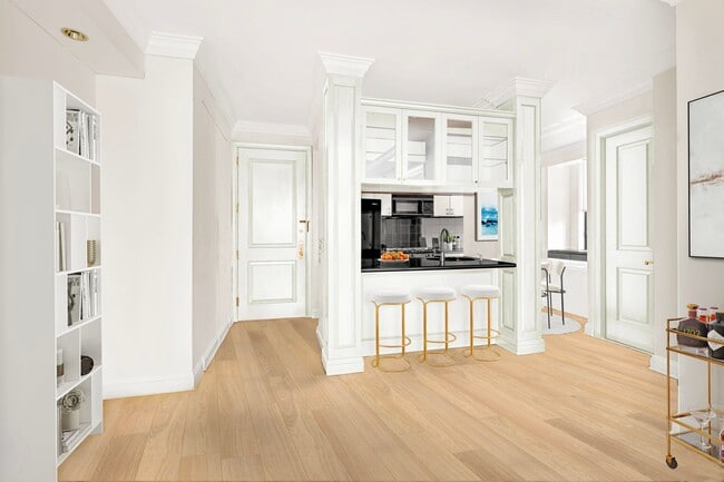 Building Photo - 200-210 E 65th St
