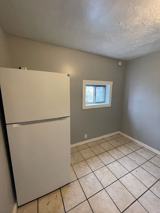 Building Photo - Cozy 1-Bedroom in Sharon – Walkable Location, Pets Welcome!